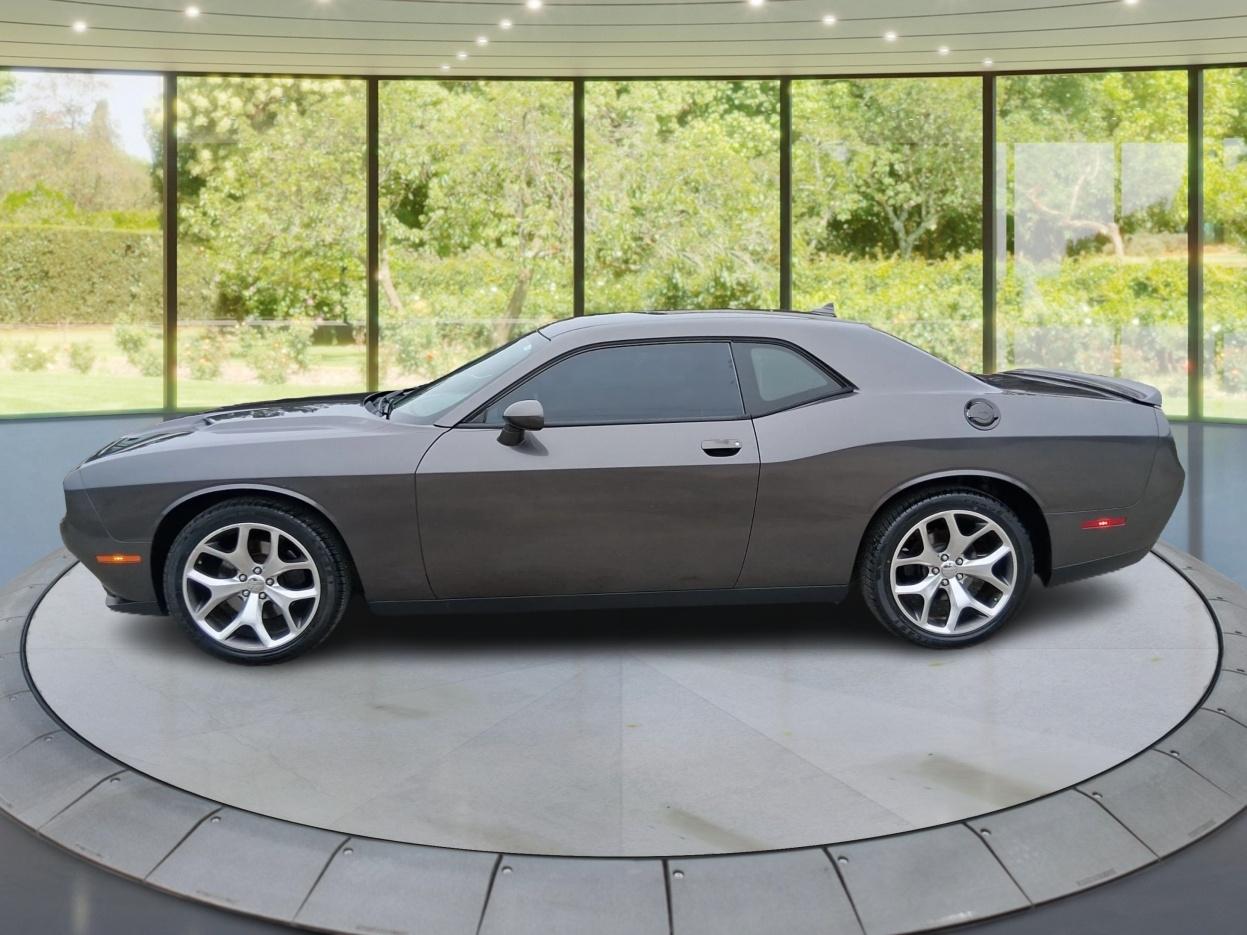 Dodge Challenger 2dr Cpe SXT Plus 2015