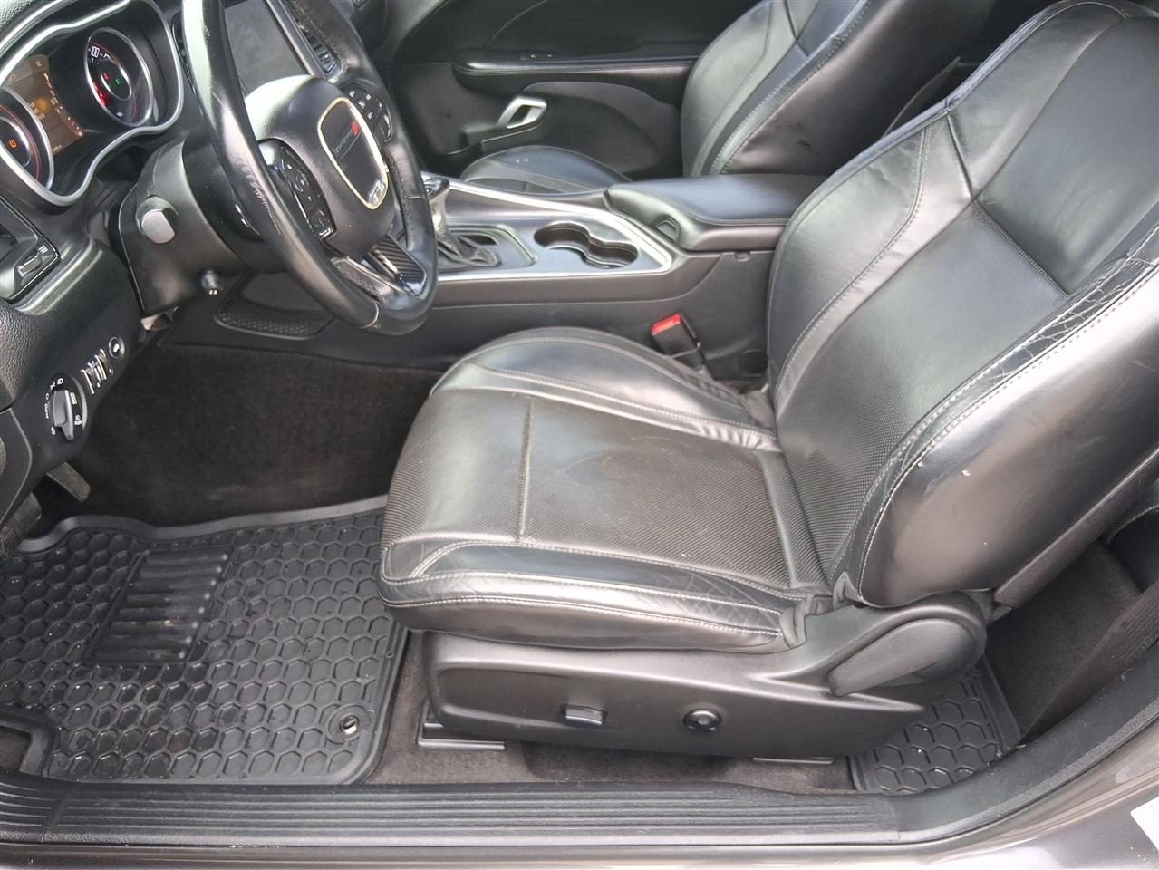 Dodge Challenger 2dr Cpe SXT Plus 2015