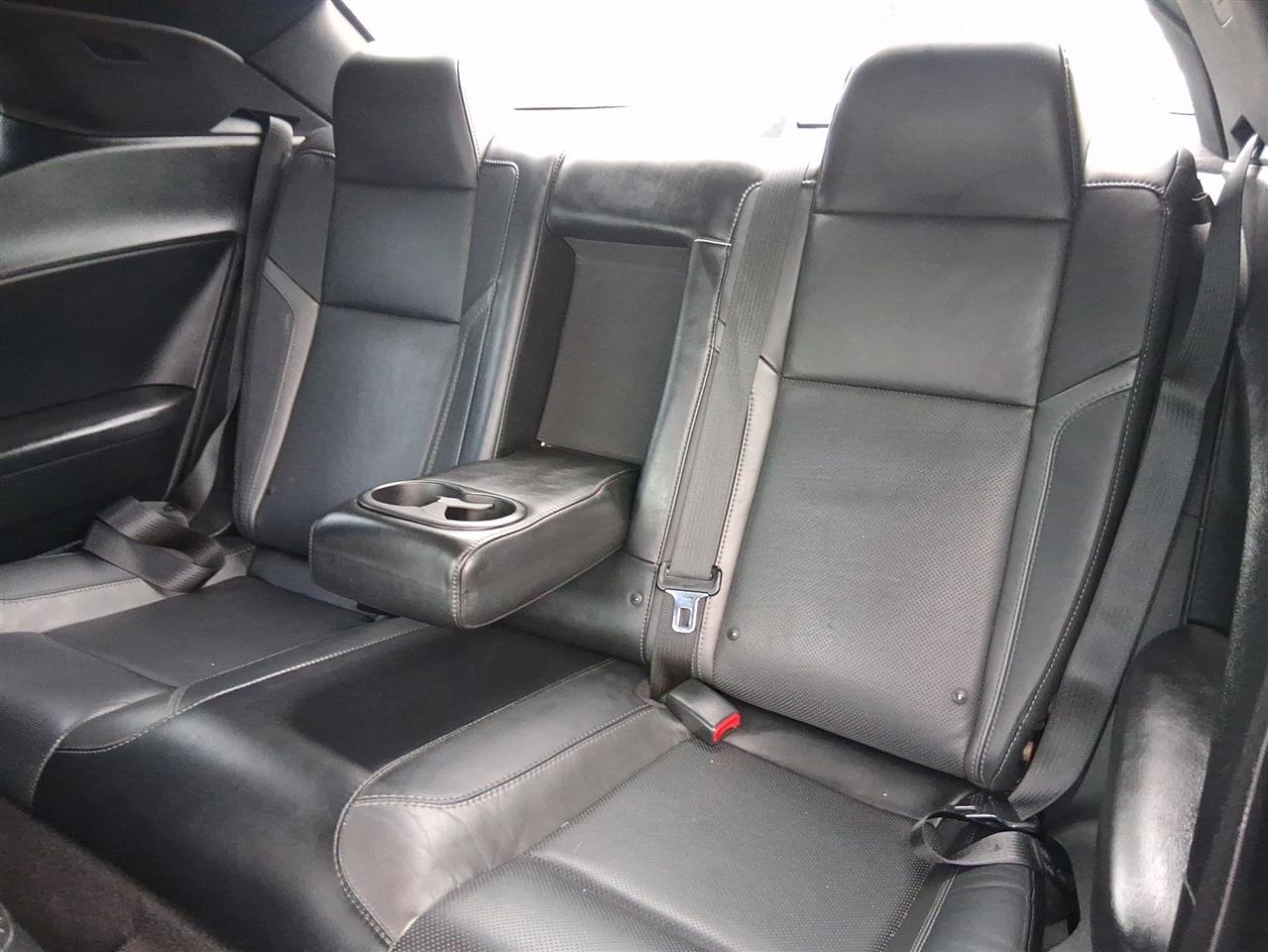 Dodge Challenger 2dr Cpe SXT Plus 2015