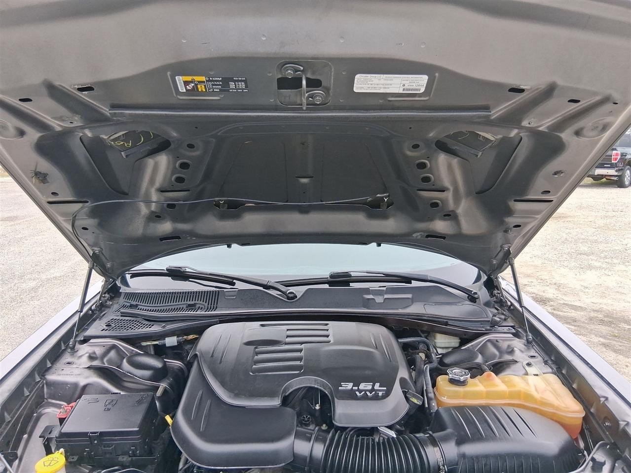 Dodge Challenger 2dr Cpe SXT Plus 2015