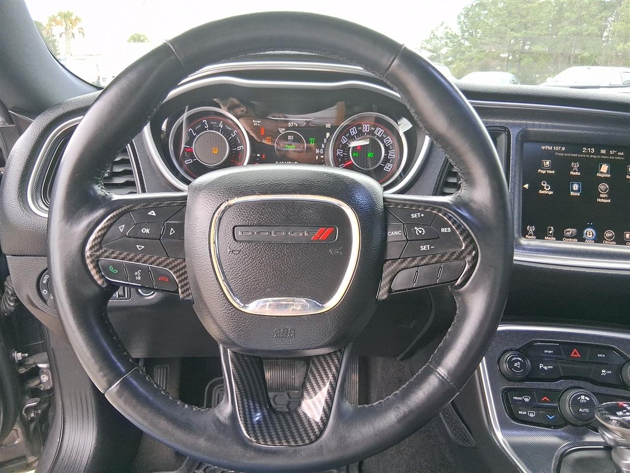 Dodge Challenger 2dr Cpe SXT Plus 2015