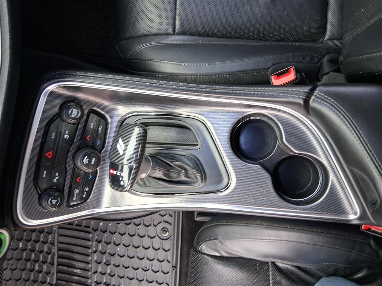 Dodge Challenger 2dr Cpe SXT Plus 2015