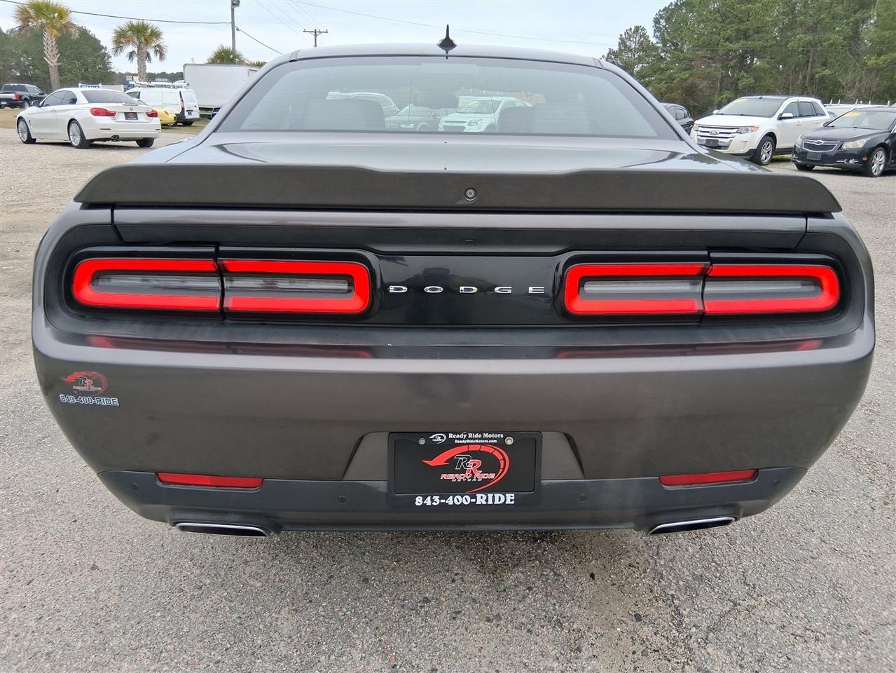 Dodge Challenger 2dr Cpe SXT Plus 2015