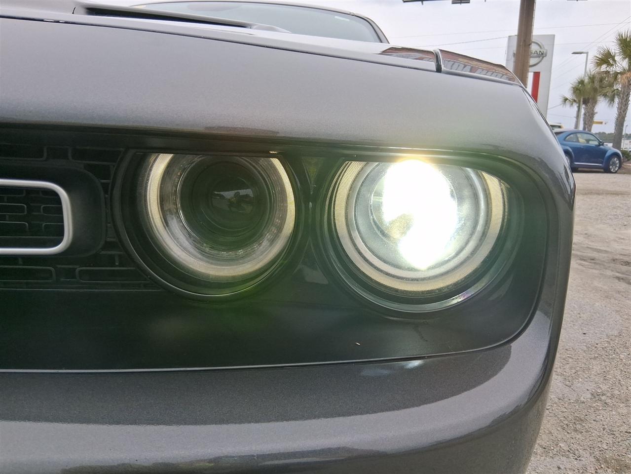 Dodge Challenger 2dr Cpe SXT Plus 2015