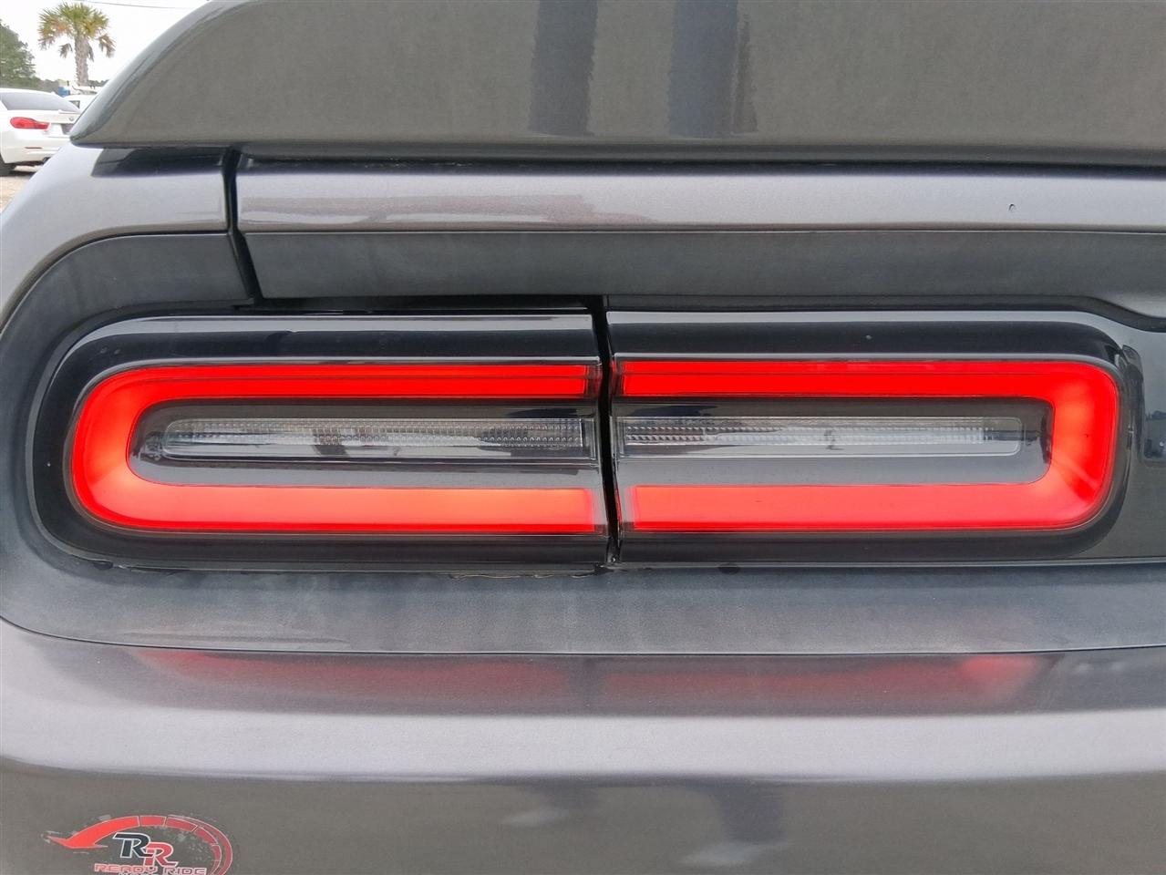 Dodge Challenger 2dr Cpe SXT Plus 2015