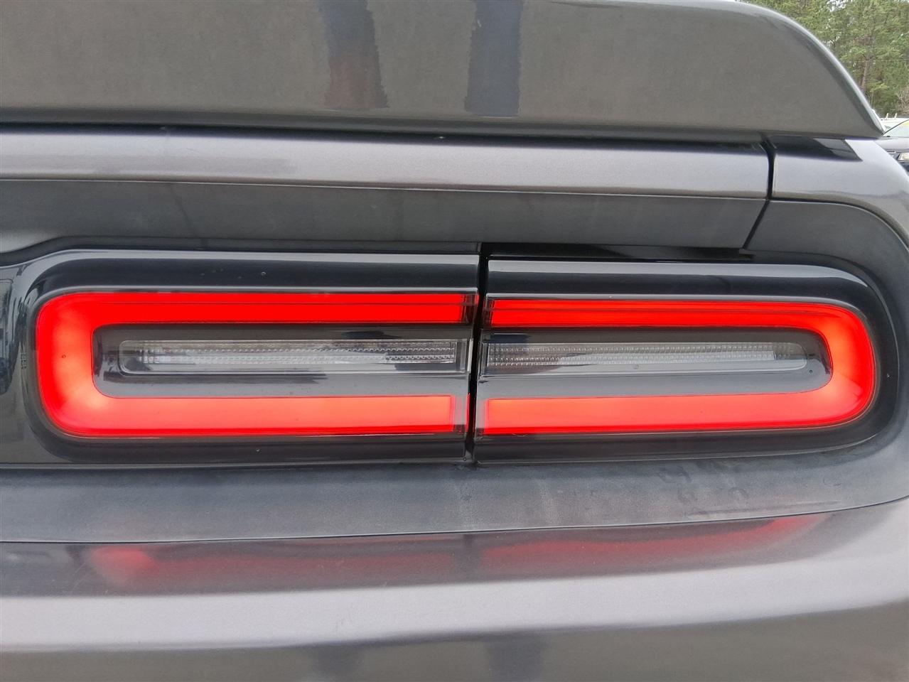 Dodge Challenger 2dr Cpe SXT Plus 2015