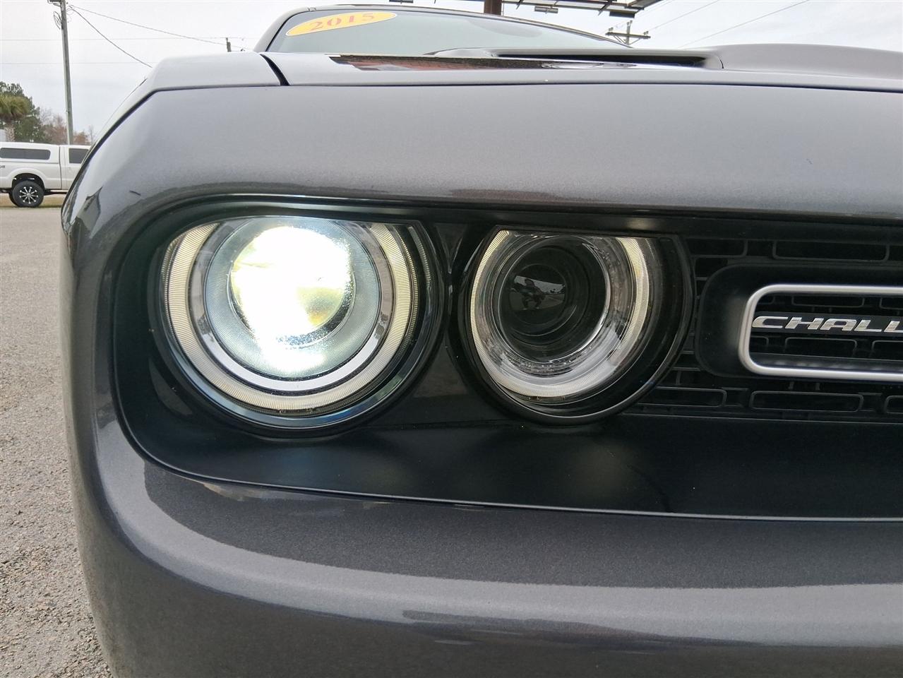 Dodge Challenger 2dr Cpe SXT Plus 2015