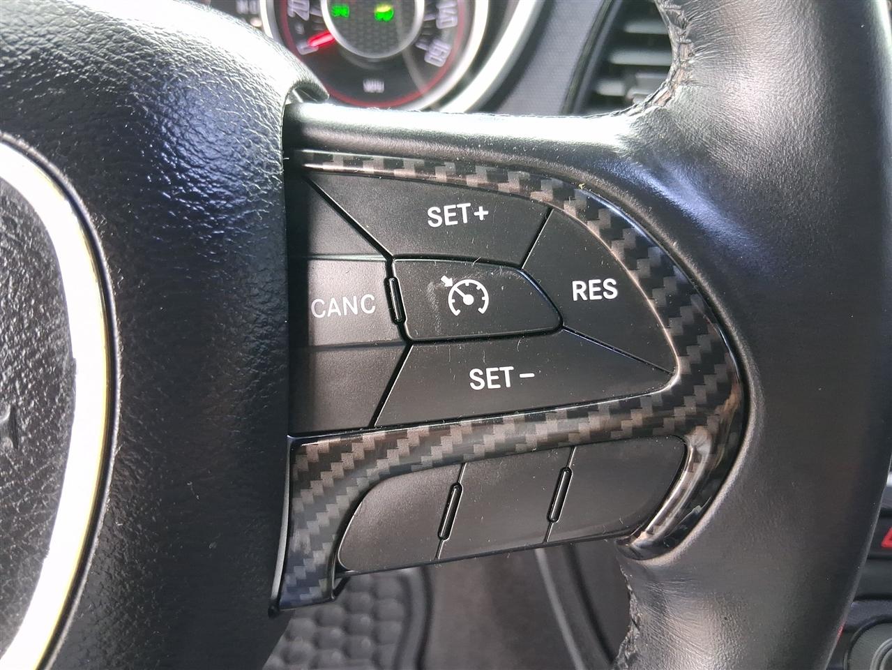 Dodge Challenger 2dr Cpe SXT Plus 2015