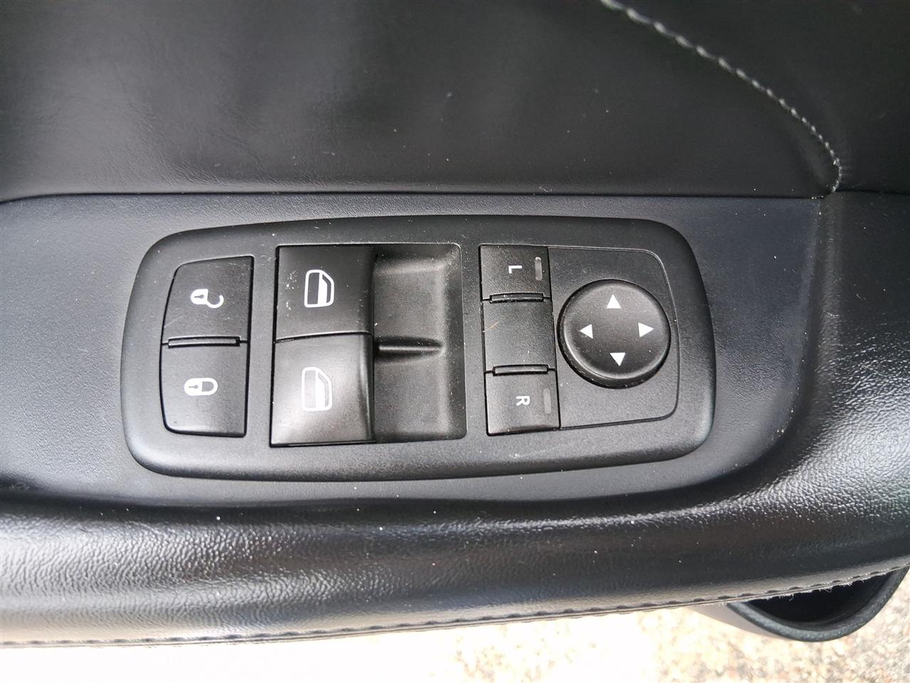 Dodge Challenger 2dr Cpe SXT Plus 2015