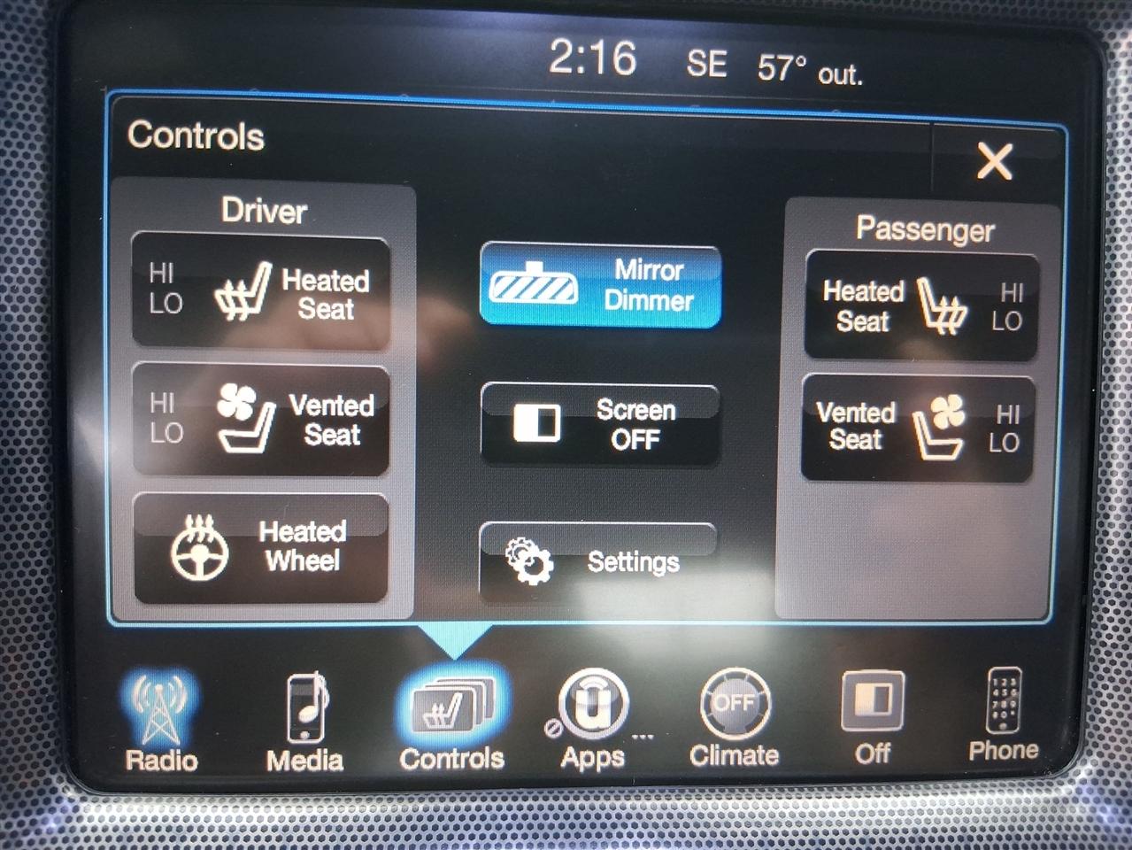 Dodge Challenger 2dr Cpe SXT Plus 2015