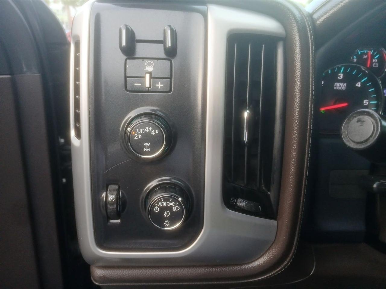 GMC Sierra 1500 4WD Crew Cab 143.5" SLT 2017