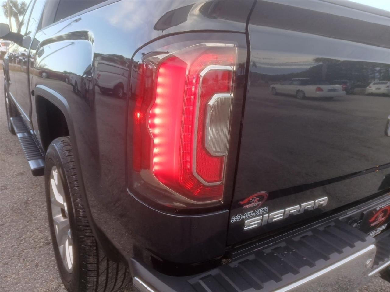 GMC Sierra 1500 4WD Crew Cab 143.5" SLT 2017