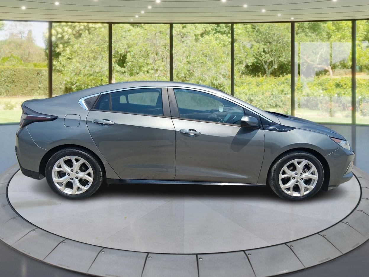 Chevrolet Volt Premier w/ Standard Emission Package 2017