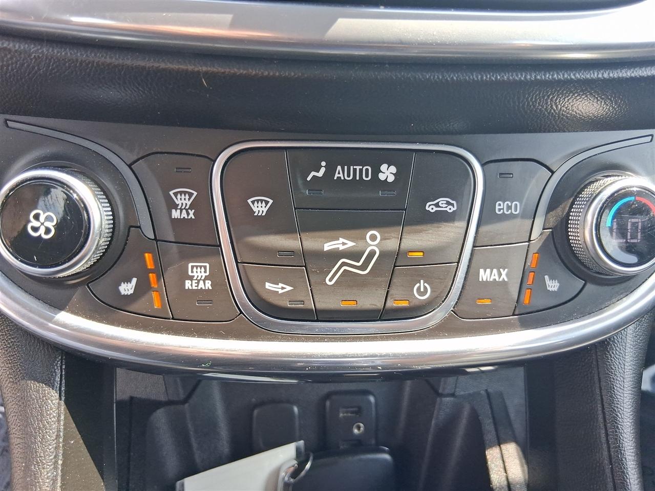 Chevrolet Volt Premier w/ Standard Emission Package 2017