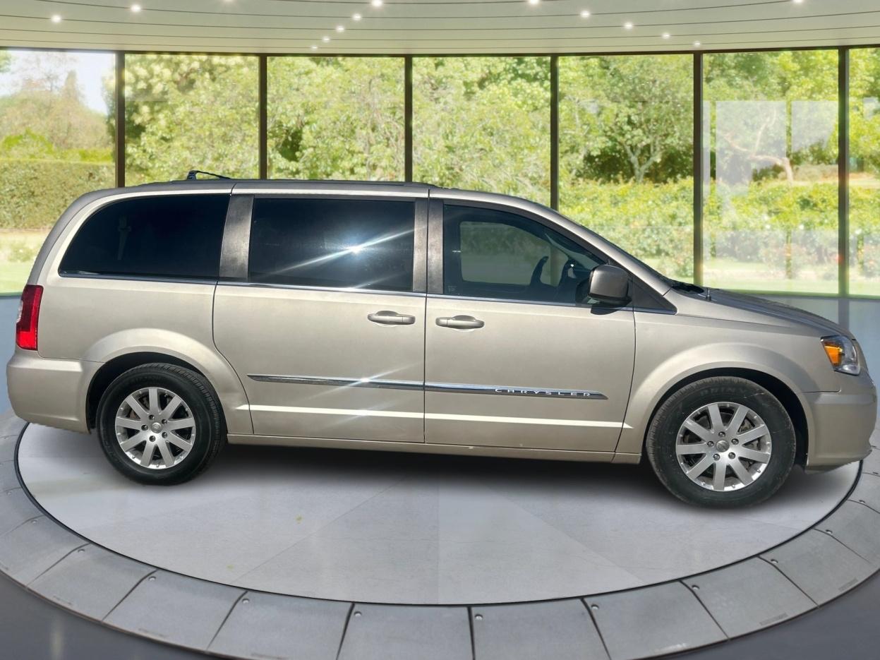 Chrysler Town & Country Touring 2013