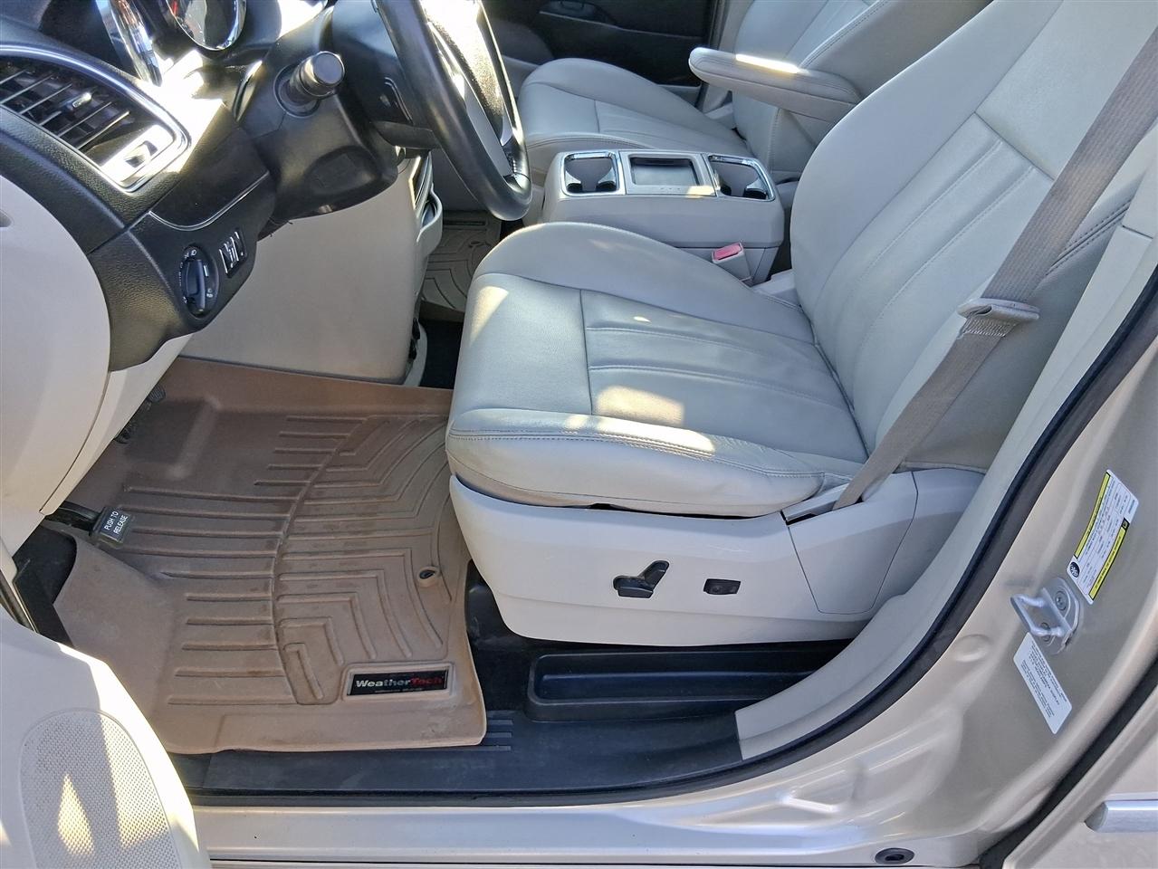 Chrysler Town & Country Touring 2013