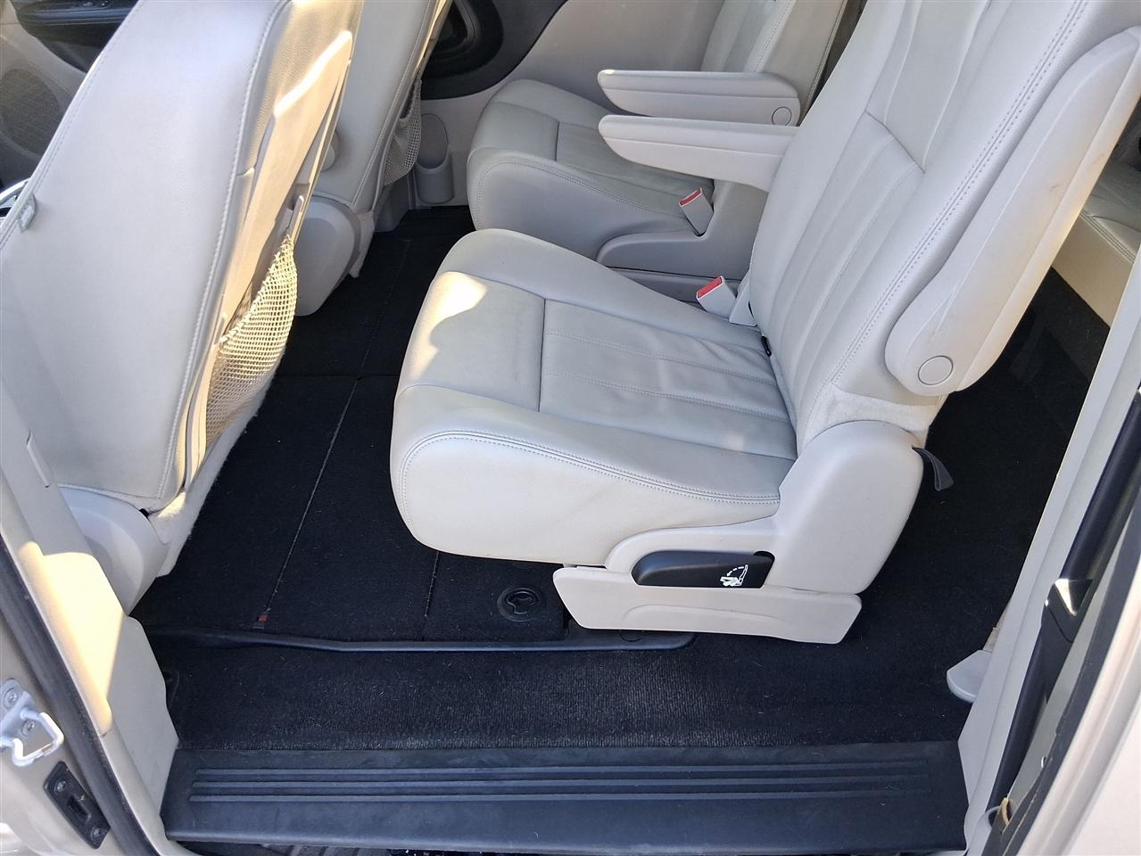 Chrysler Town & Country Touring 2013