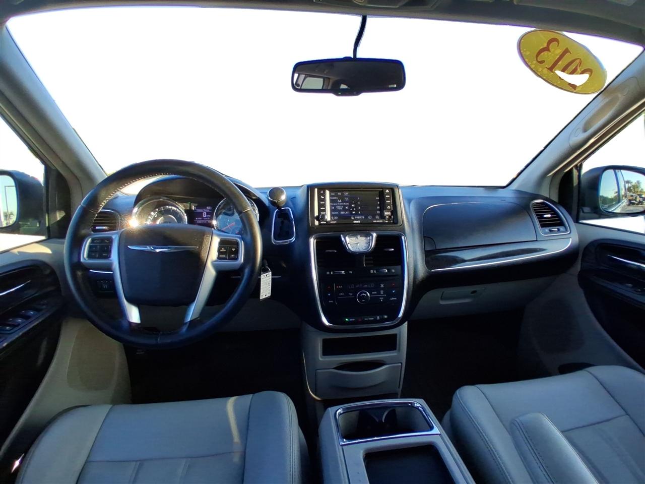 Chrysler Town & Country Touring 2013