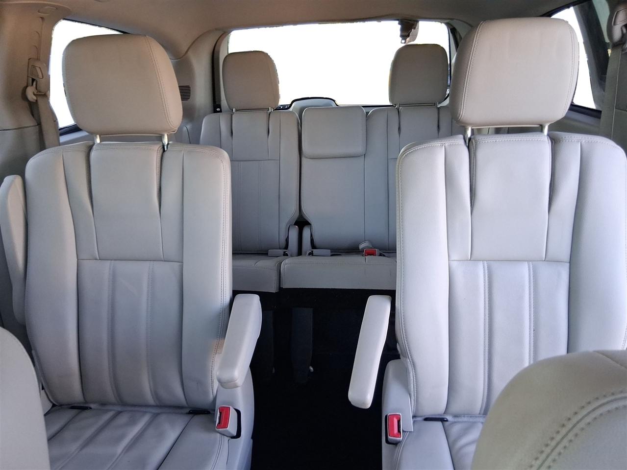 Chrysler Town & Country Touring 2013