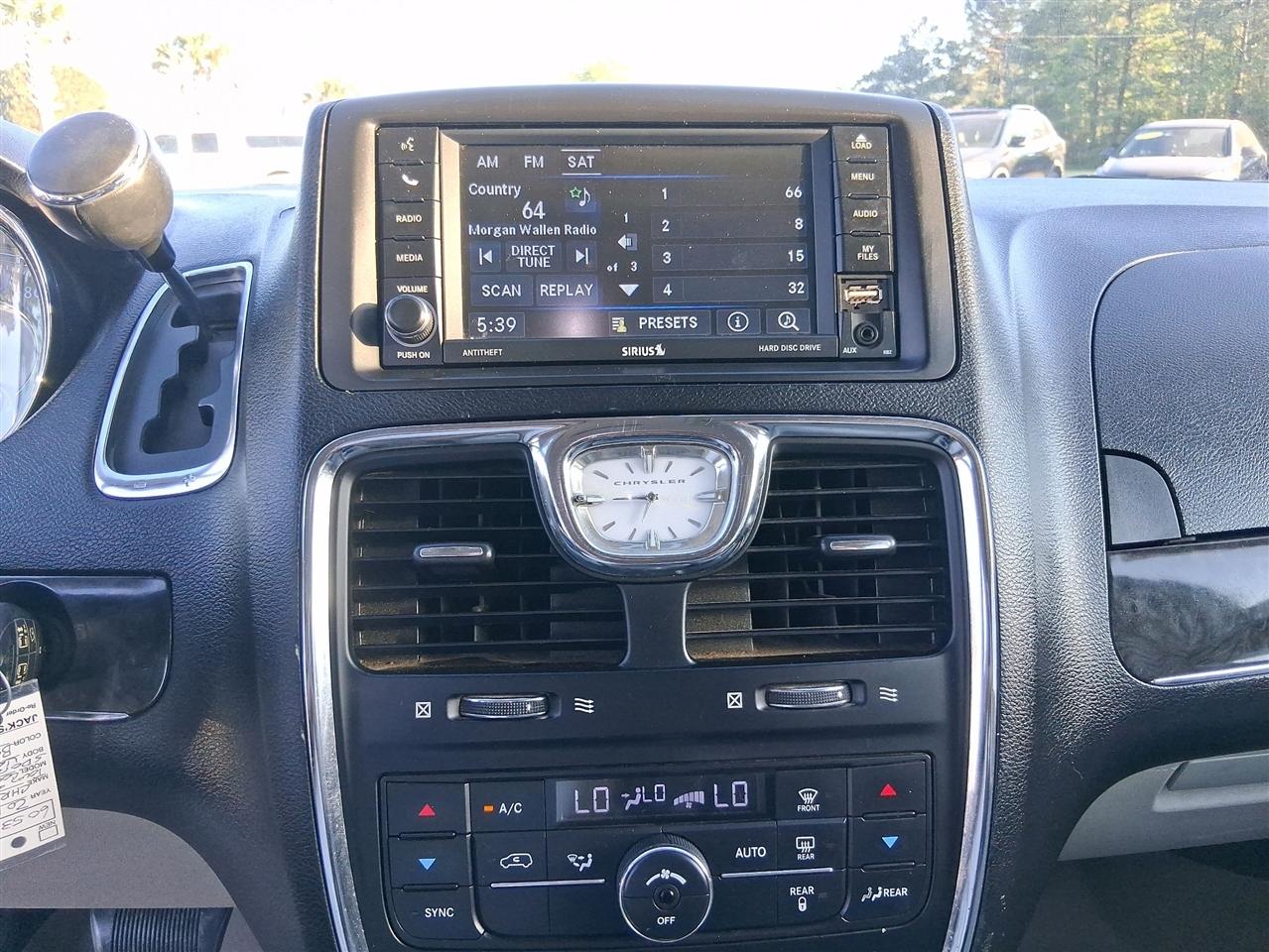 Chrysler Town & Country Touring 2013