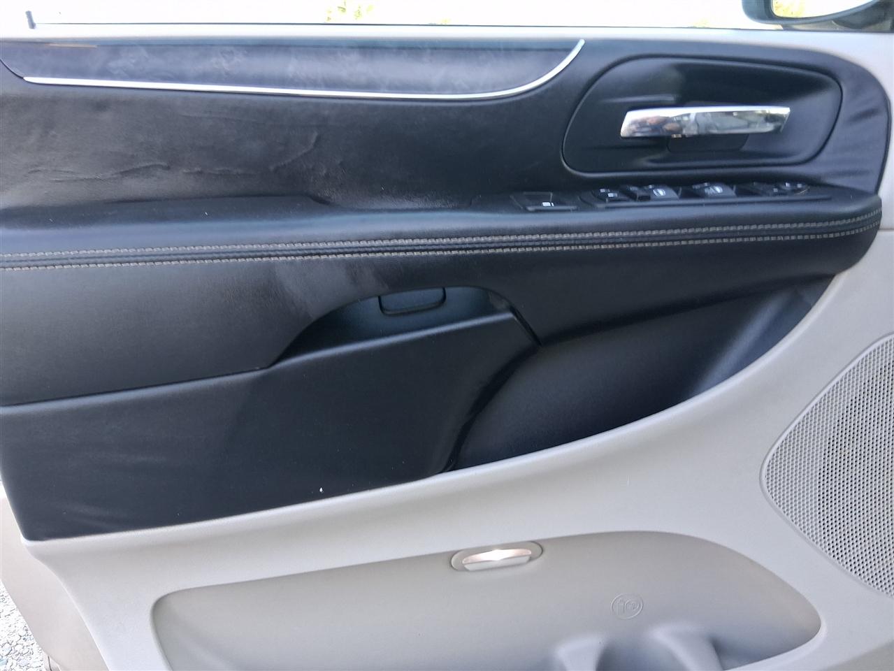 Chrysler Town & Country Touring 2013