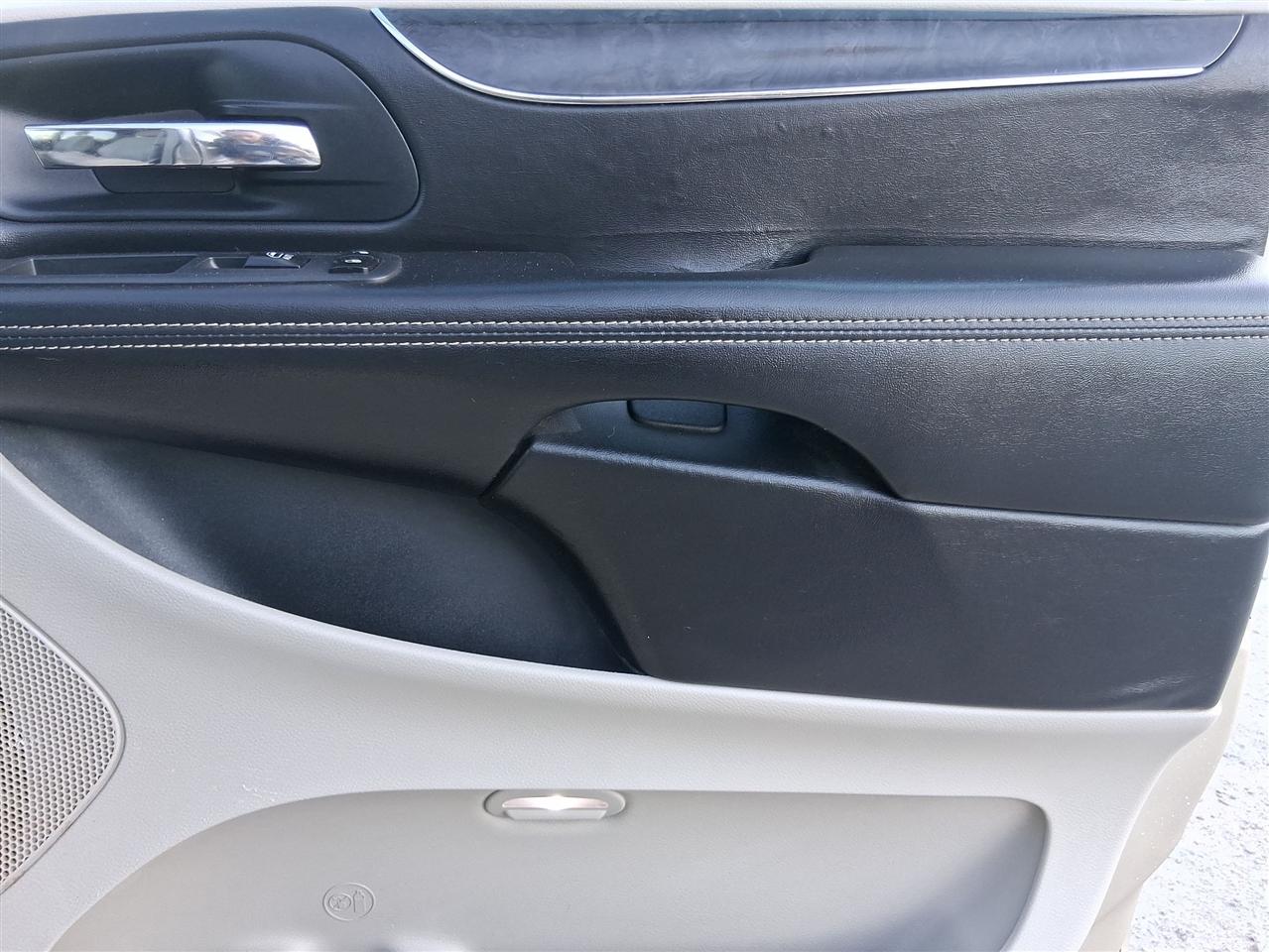 Chrysler Town & Country Touring 2013