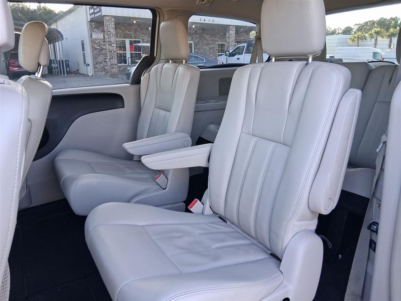 Chrysler Town & Country Touring 2013