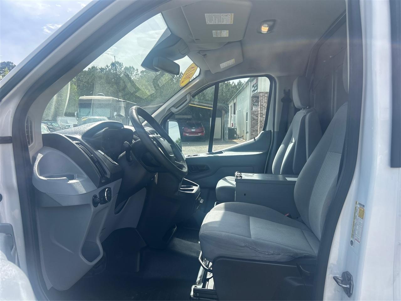 Ford Transit 250 Van Low Roof w/Sliding Pass. 148-in. WB 2018