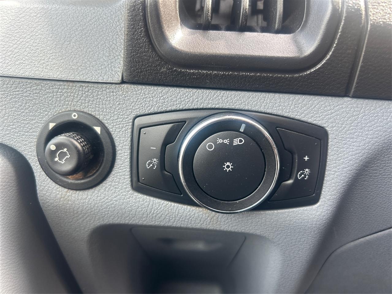 Ford Transit 250 Van Low Roof w/Sliding Pass. 148-in. WB 2018