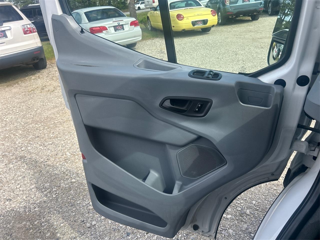 Ford Transit 250 Van Low Roof w/Sliding Pass. 148-in. WB 2018