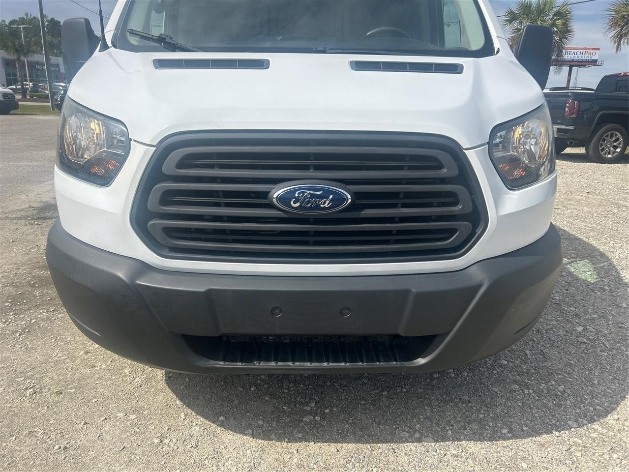 Ford Transit 250 Van Low Roof w/Sliding Pass. 148-in. WB 2018