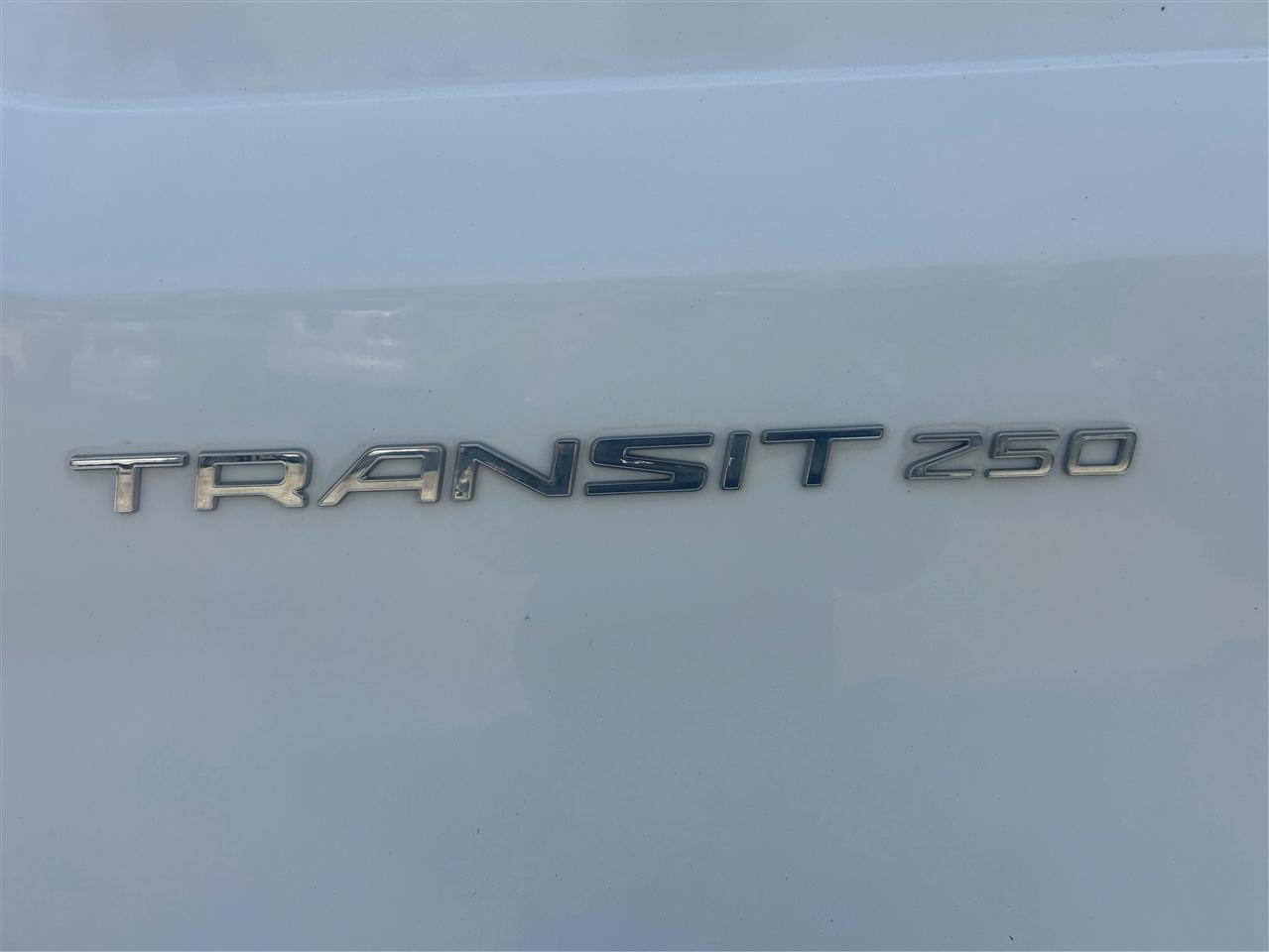 Ford Transit 250 Van Low Roof w/Sliding Pass. 148-in. WB 2018