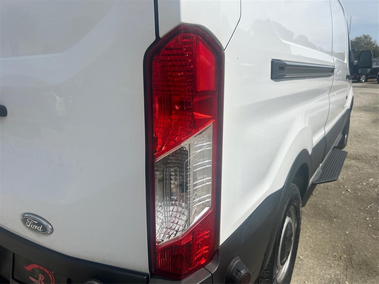 Ford Transit 250 Van Low Roof w/Sliding Pass. 148-in. WB 2018