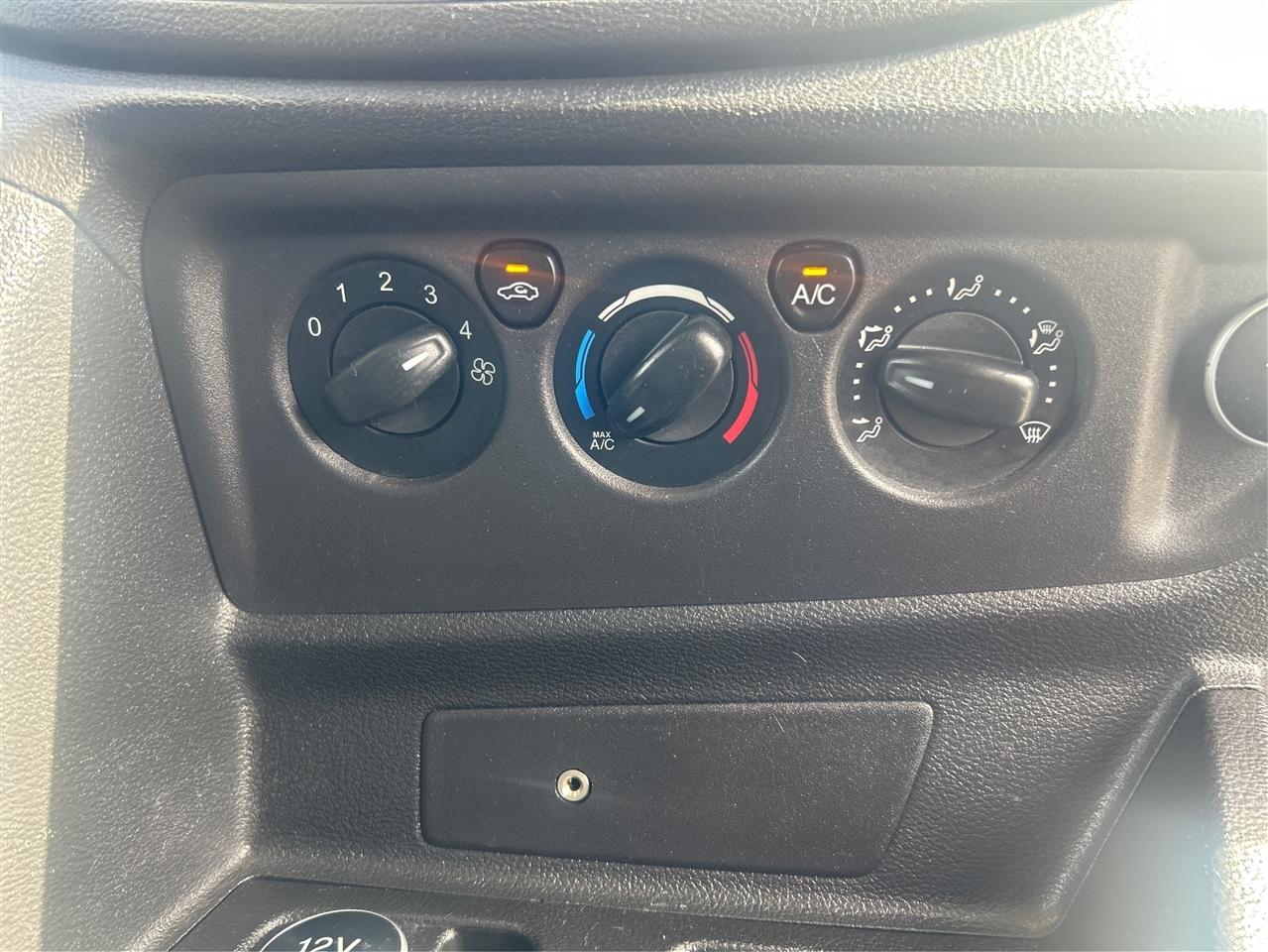 Ford Transit 250 Van Low Roof w/Sliding Pass. 148-in. WB 2018