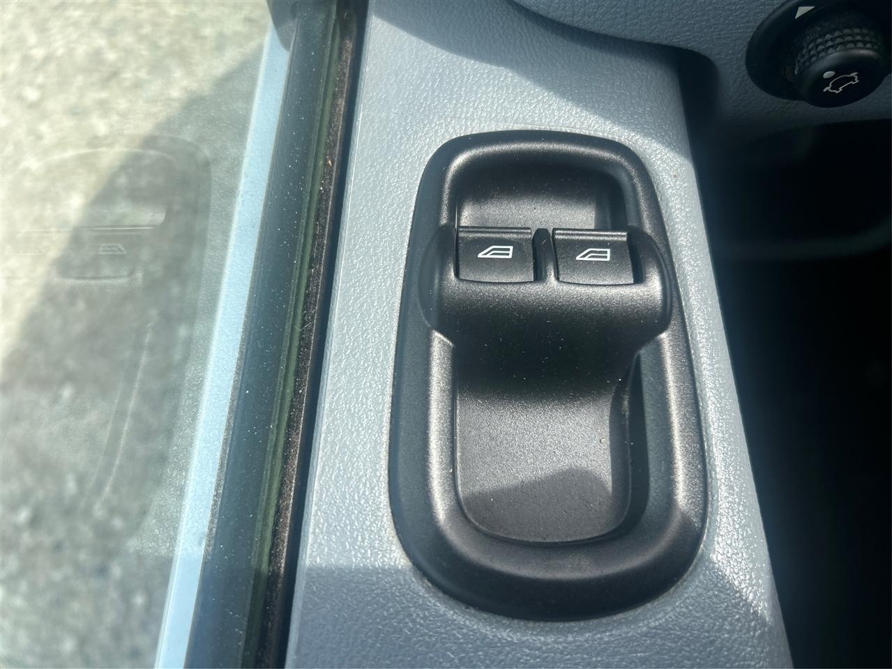 Ford Transit 250 Van Low Roof w/Sliding Pass. 148-in. WB 2018