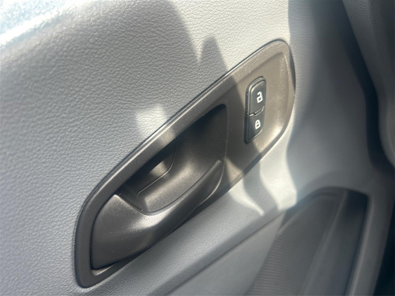 Ford Transit 250 Van Low Roof w/Sliding Pass. 148-in. WB 2018