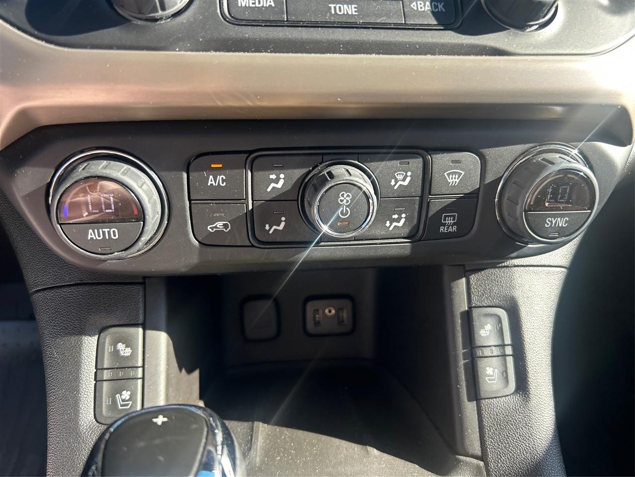 GMC Acadia Denali AWD 2017