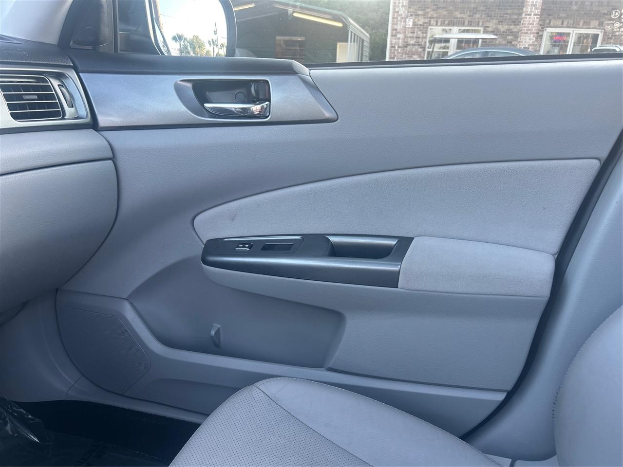 Subaru Forester 2.5X Limited 2011