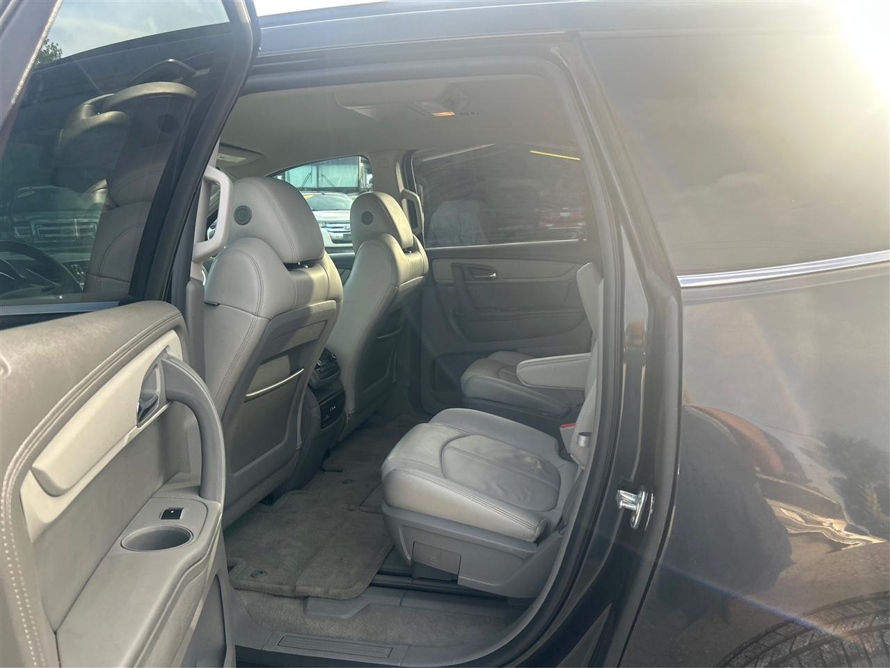 Chevrolet Traverse 2LT FWD 2013