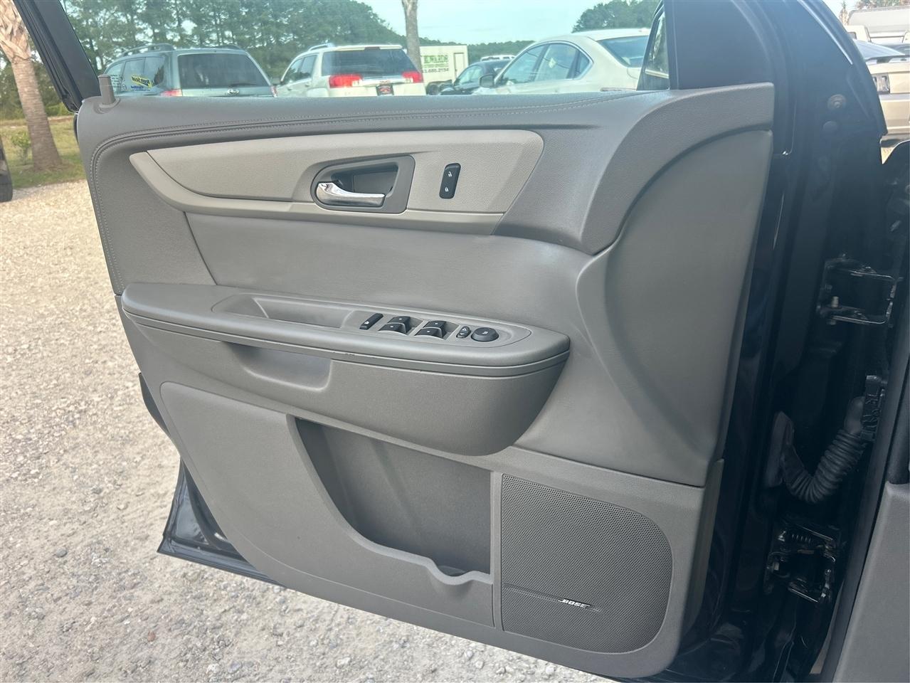 Chevrolet Traverse 2LT FWD 2013