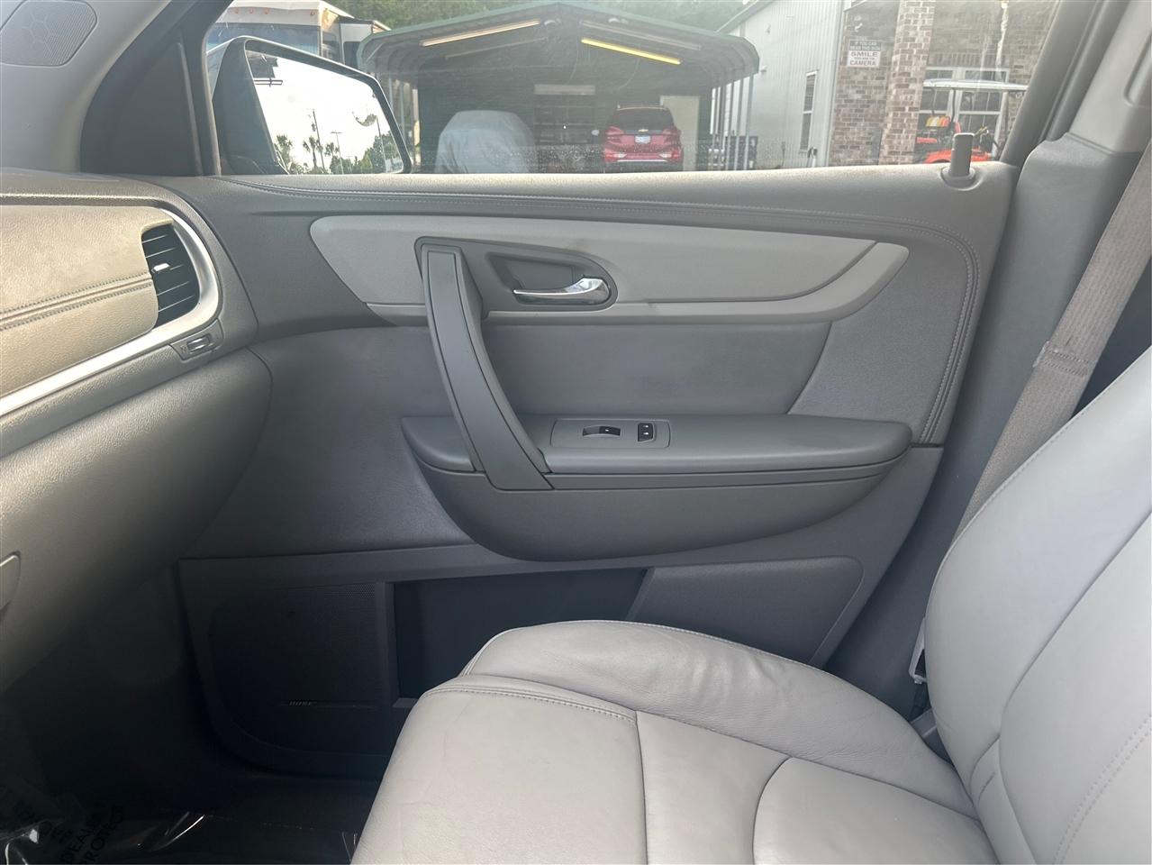 Chevrolet Traverse 2LT FWD 2013