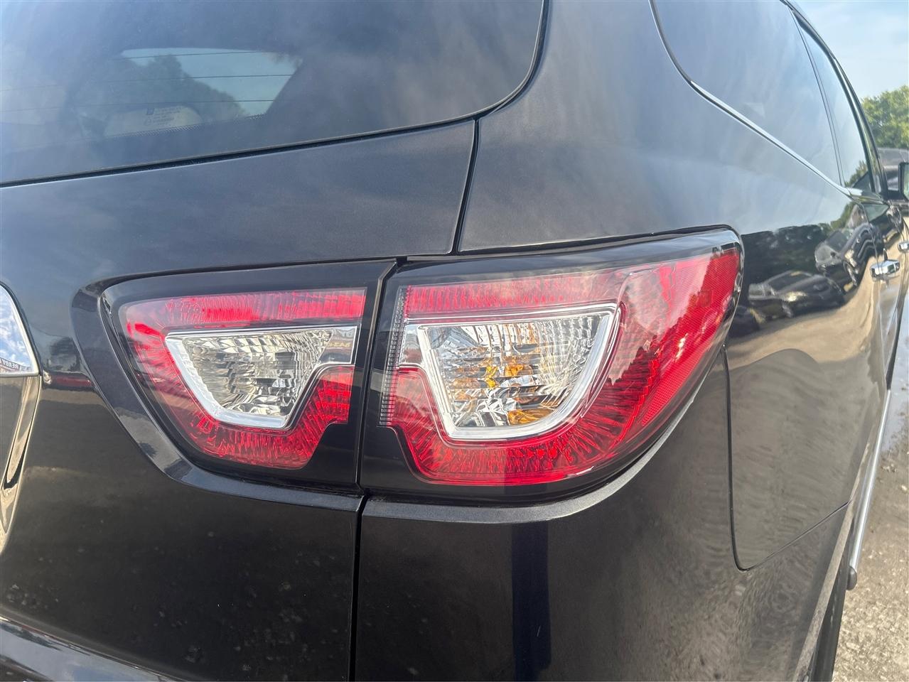 Chevrolet Traverse 2LT FWD 2013