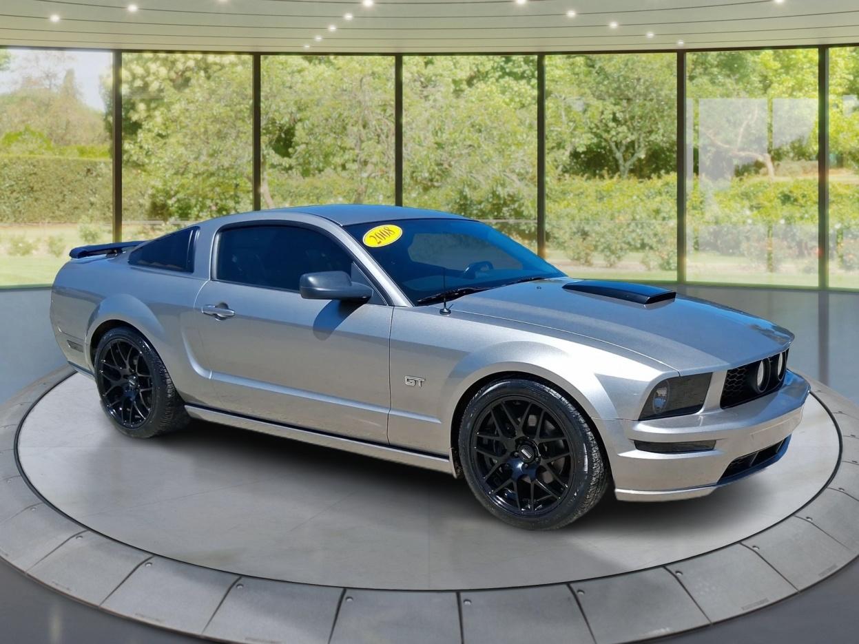 Ford Mustang GT Deluxe Coupe 2008