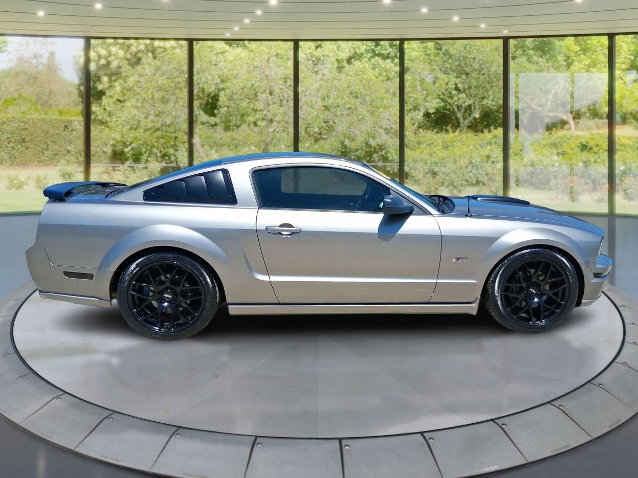 Ford Mustang GT Deluxe Coupe 2008