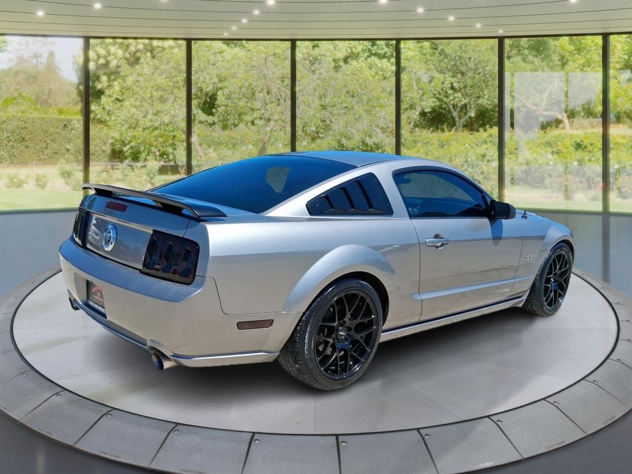 Ford Mustang GT Deluxe Coupe 2008