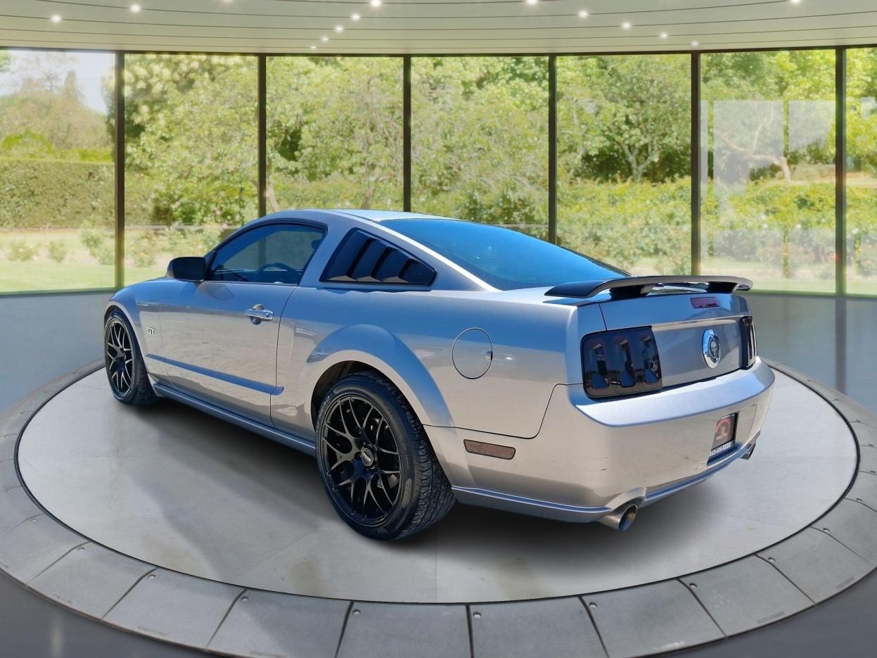 Ford Mustang GT Deluxe Coupe 2008