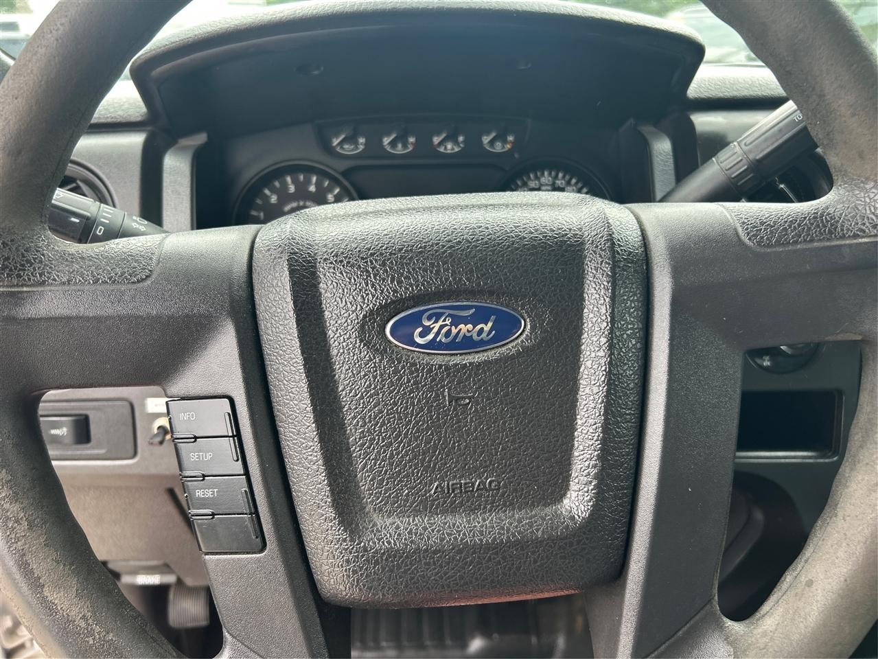 Ford F-150 XLT 8-ft. Bed 2WD 2012