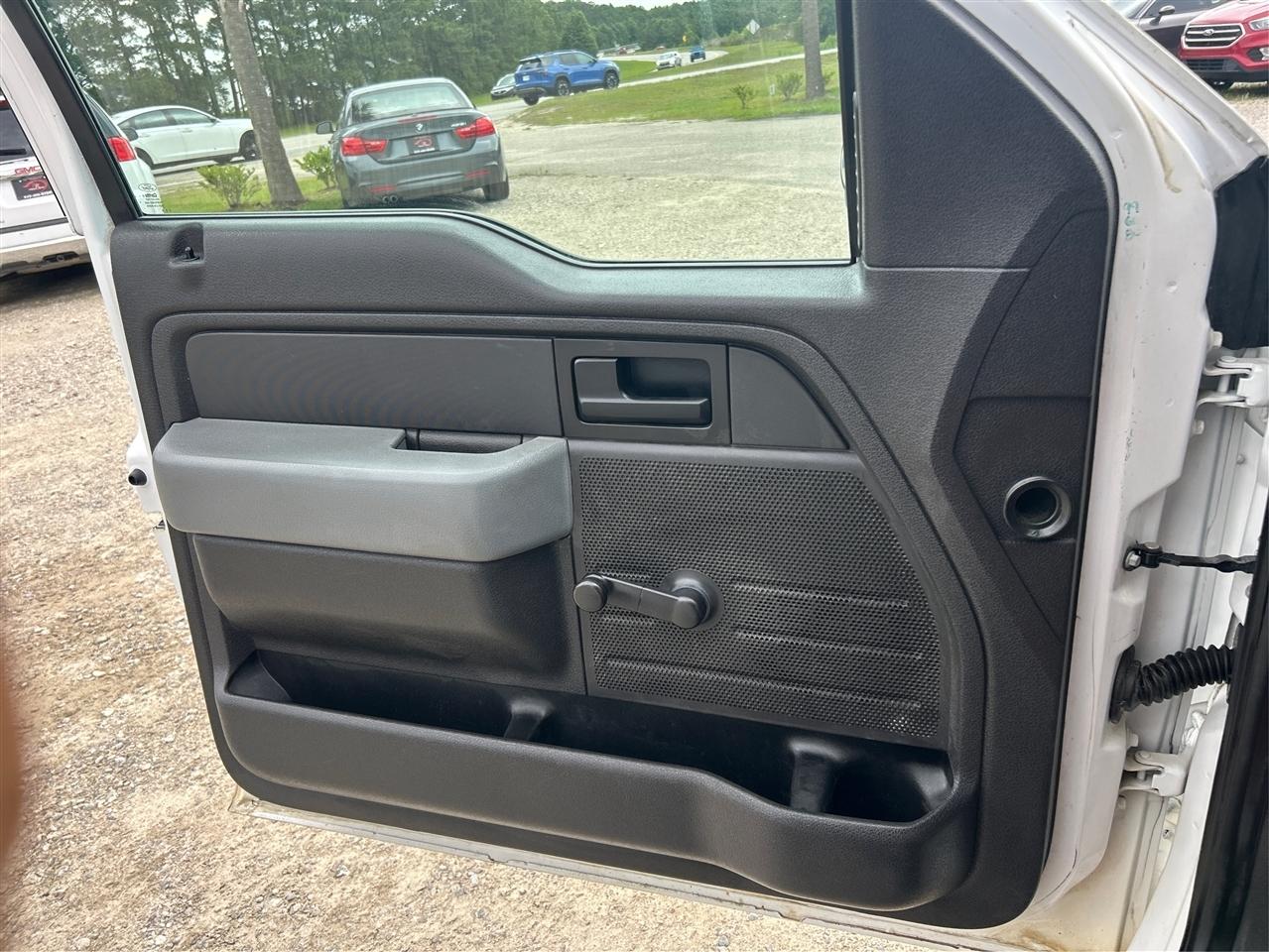 Ford F-150 XLT 8-ft. Bed 2WD 2012