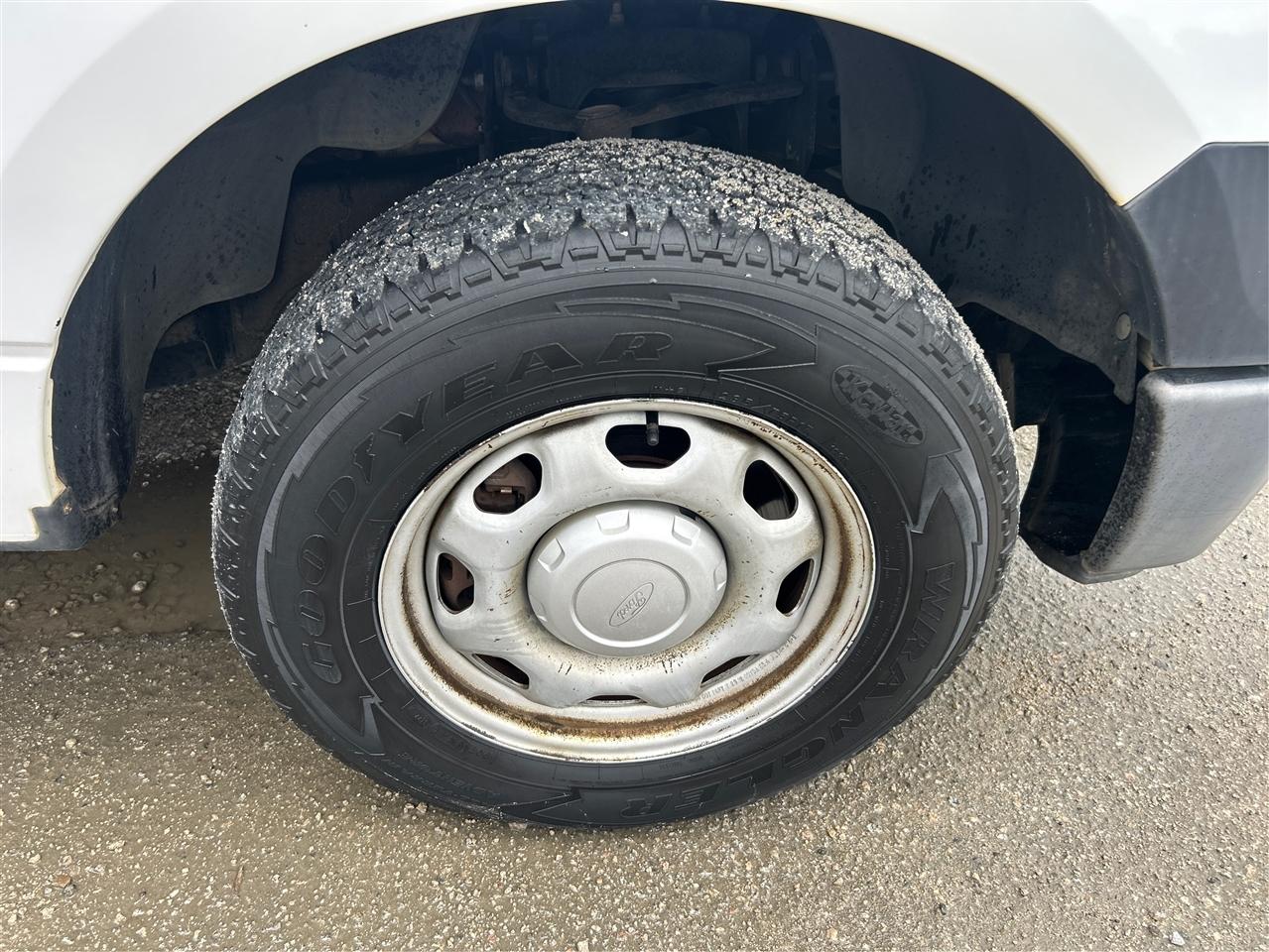 Ford F-150 XLT 8-ft. Bed 2WD 2012