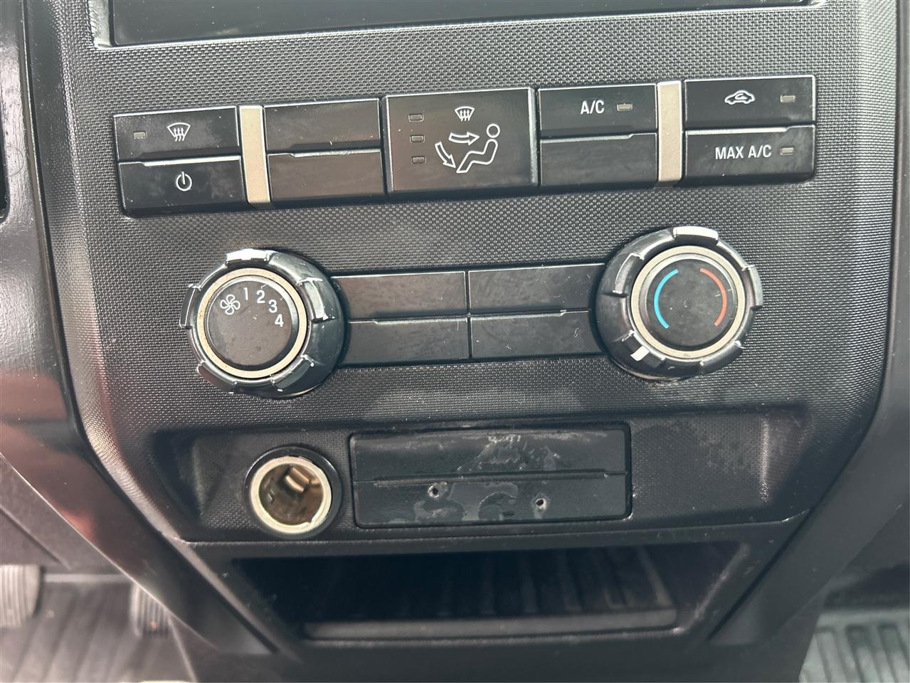 Ford F-150 XLT 8-ft. Bed 2WD 2012